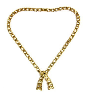 Lot 25 - A graduated chevron link necklace