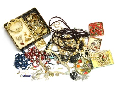 Lot 60 - A small quantity of gold jewellery