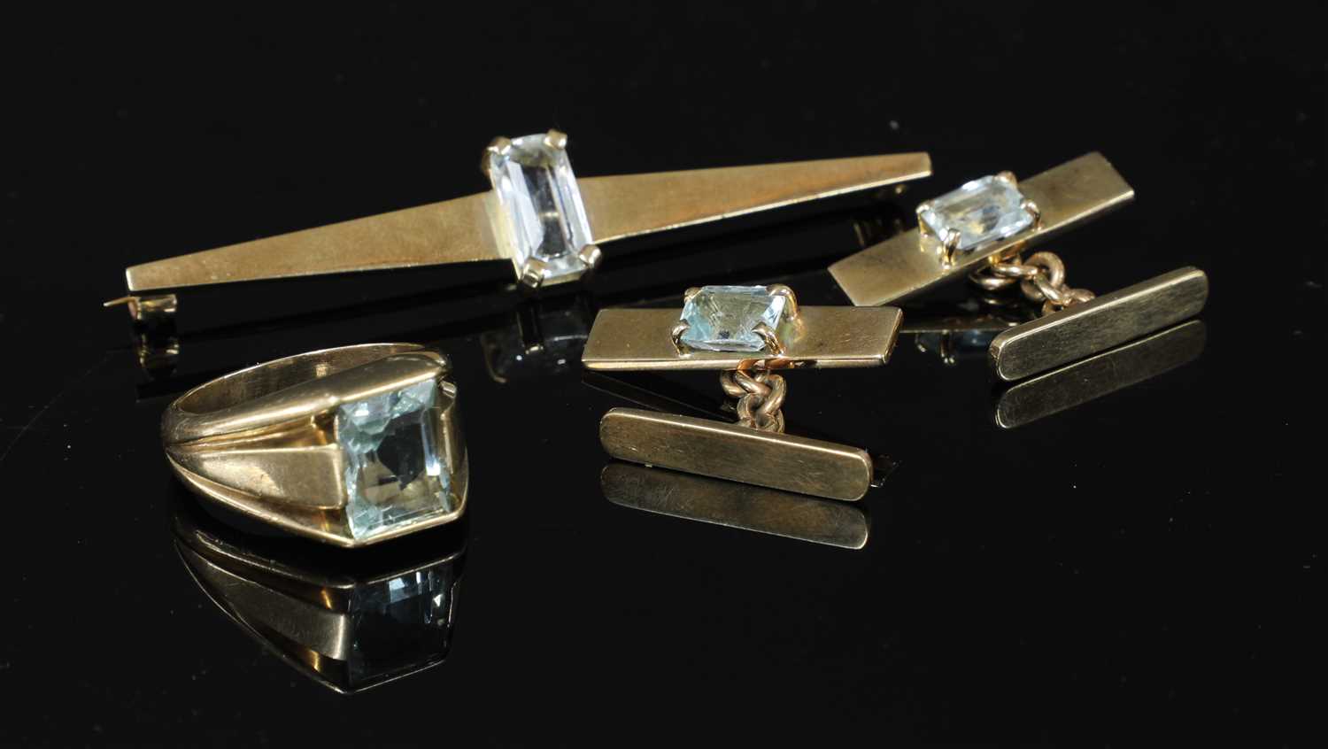 Lot 363 - A gentlemen's gold aquamarine cufflink, tie pin and matched aquamarine ring suite