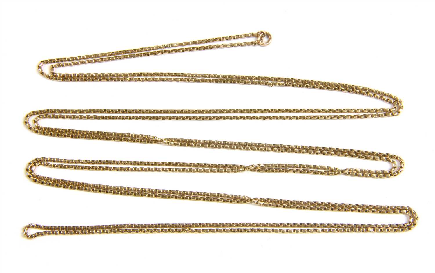 Lot 19 - A gold box link long chain