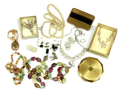 Lot 186 - A large quantity of costume jewellery
