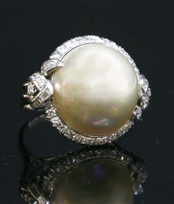 Lot 263 - A platinum mabé pearl and diamond cocktail ring