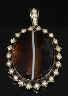 Lot 51 - A Victorian gold, agate, split pearl and enamel pendant