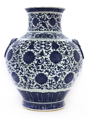 Lot 398 - A large Chinese blue and white vase