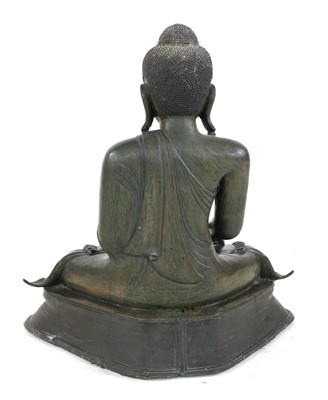 Lot 386 - A Thai bronze shakyamuni Buddha