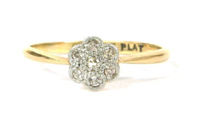 Lot 40 - A gold diamond daisy cluster ring