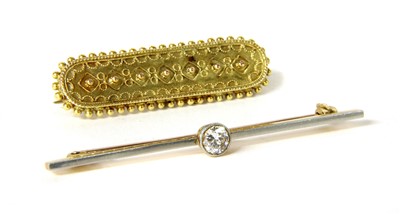 Lot 25 - A single stone diamond bar brooch