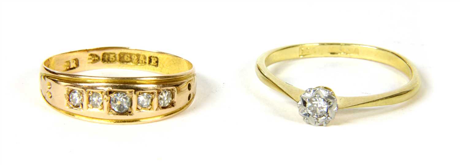 Lot 17 - A gold five stone diamond ring
