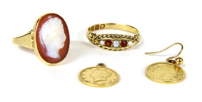 Lot 31 - A Victorian 18ct gold garnet and split pearl boat ring
