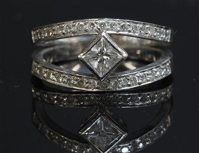 Lot 471 - An 18ct white gold single stone princess cut diamond ring