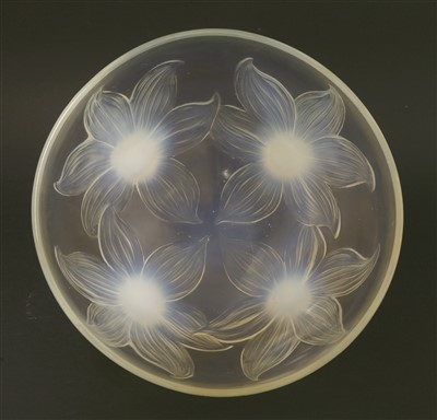 Lot 278 - A Lalique 'Lys' glass opalescent bowl