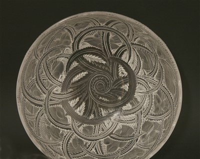 Lot 279 - A Lalique 'Pinsons' moulded glass bowl