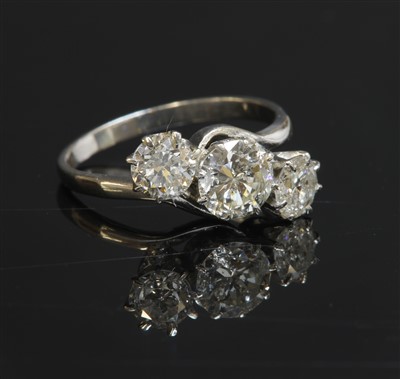 Lot 257 - A platinum three stone diamond crossover ring