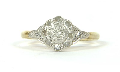 Lot 49 - An Art Deco diamond daisy cluster ring