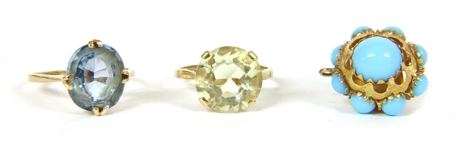 Lot 142 - A gold citrine ring