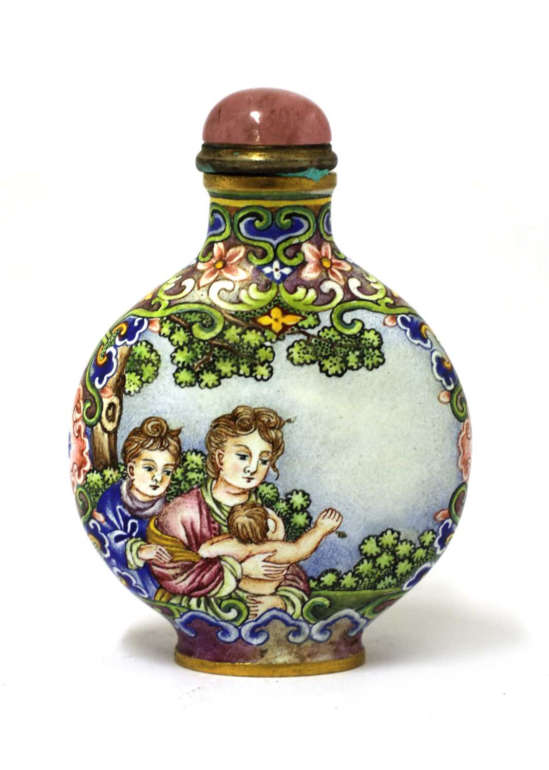 Lot 156 - A Chinese painted enamel snuff bottle