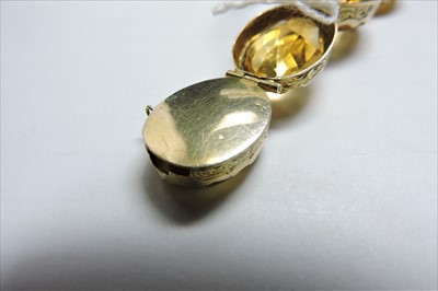 Lot 40 - A Victorian gold graduated citrine bracelet