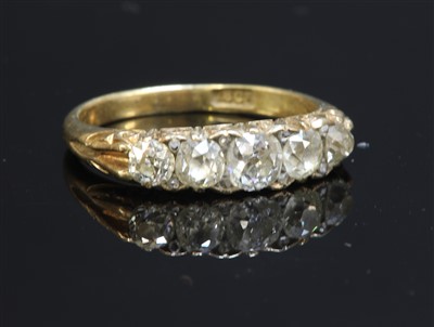 Lot 89 - An early 20th century five stone diamond carved head ring