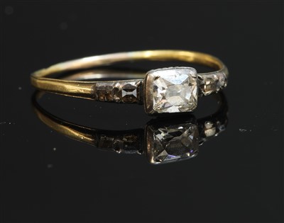 Lot 23 - A Georgian single stone diamond ring