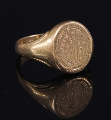 Lot 146 - A gentlemen's gold oval signet ring