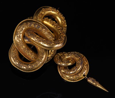 Lot 29 - A cased Victorian Etruscan-style knot brooch, c.1870