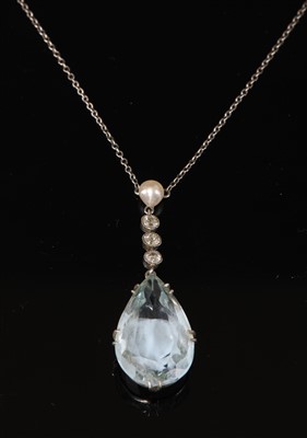 Lot 151 - A cased aquamarine, diamond and pearl Edna May pendant, c.1915