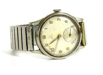 Lot 110 - A gentlemen's stainless steel mechanical Omega wristwatch