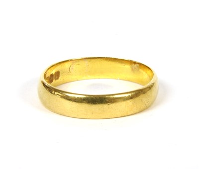 Lot 136 - A 22ct gold D section wedding ring