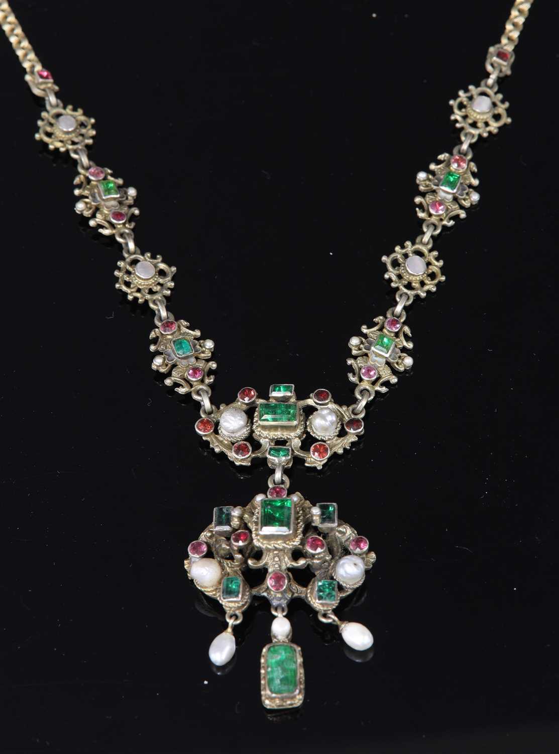 Lot 115 - An early 20th century Austro-Hungarian silver gilt gem set necklace, c.1905