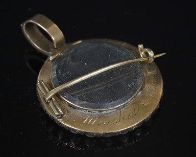 Lot 8 - A Georgian cased gold and split pearl memorial pendant brooch, c.1810
