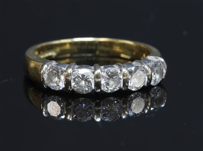 Lot 373 - An 18ct gold five stone diamond ring