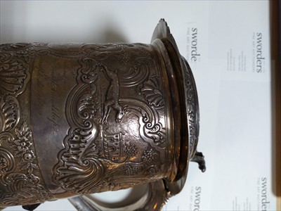 Lot 3 - A William and Mary silver tankard