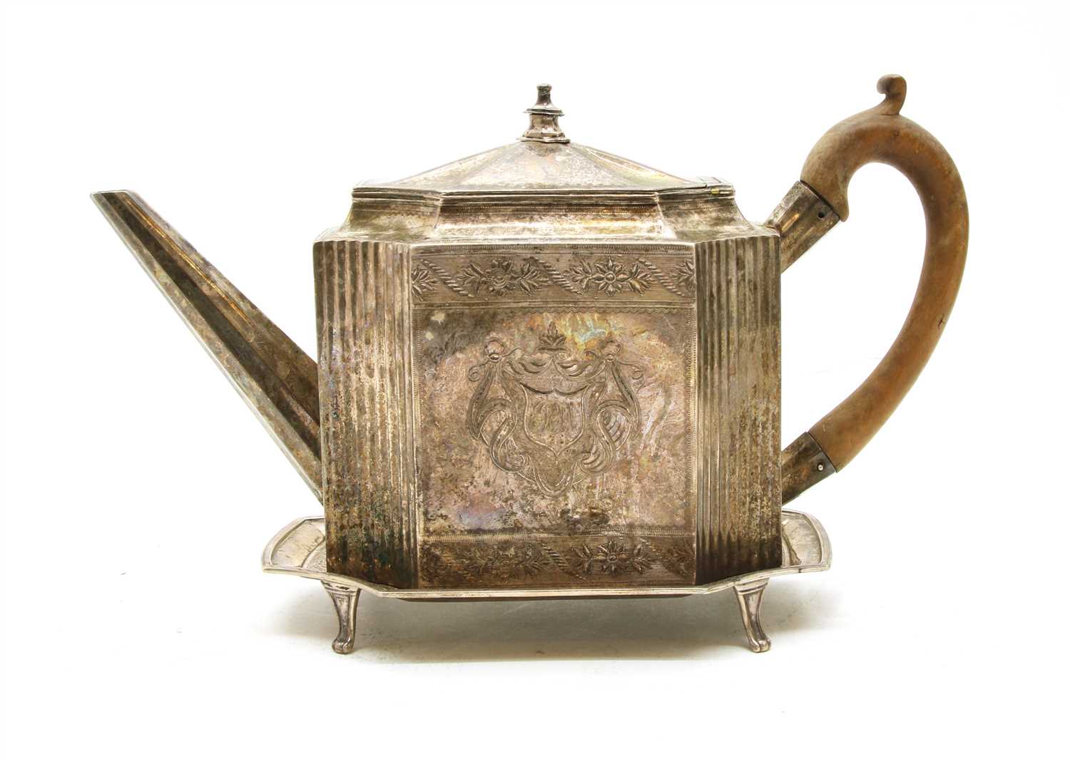 Lot 347 - A George III silver teapot and stand