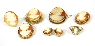 Lot 99 - A shell cameo ring