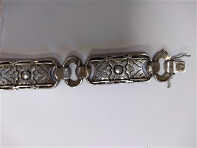 Lot 77 - An Art Deco paste set bracelet