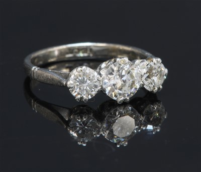 Lot 79 - A white gold three stone graduated diamond ring