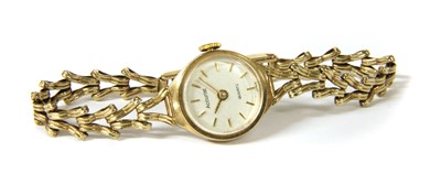Lot 131 - A 9ct gold Accurist quartz watch
