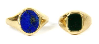 Lot 93 - A 9ct gold cushion shaped bloodstone signet ring