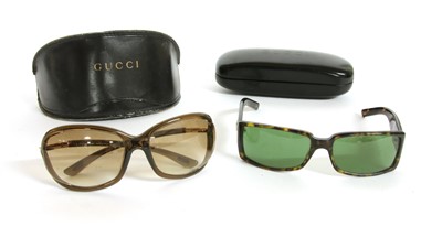 Lot 226 - A pair of Gucci sunglasses and a pair of Tom Ford sun glasses