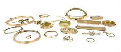Lot 76 - An assortment of gold items