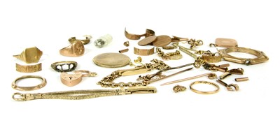 Lot 84 - An assortment of gold items