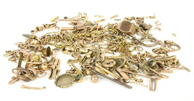 Lot 78 - An assortment of gold items
