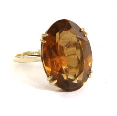 Lot 125 - A 9ct gold single stone paste ring