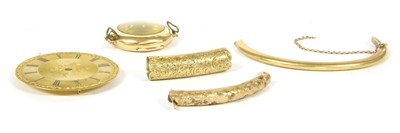 Lot 83 - An assortment of gold items