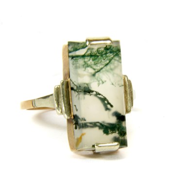 Lot 70 - A gold moss agate ring