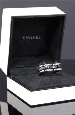 Lot 537 - An 18ct white gold and black ceramic Chanel J12 Ultra ring