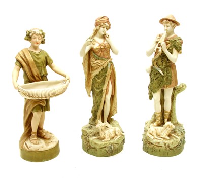 Lot 523 - A collection of Royal Dux figures