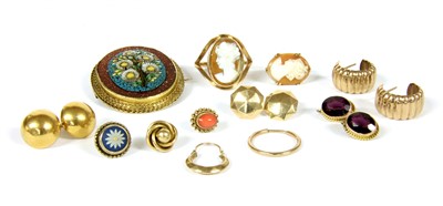 Lot 30 - Assorted items of jewellery