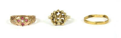 Lot 34 - A 9ct gold ring