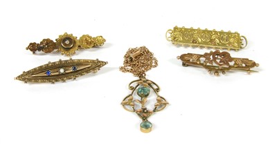Lot 62 - Five items of jewellery